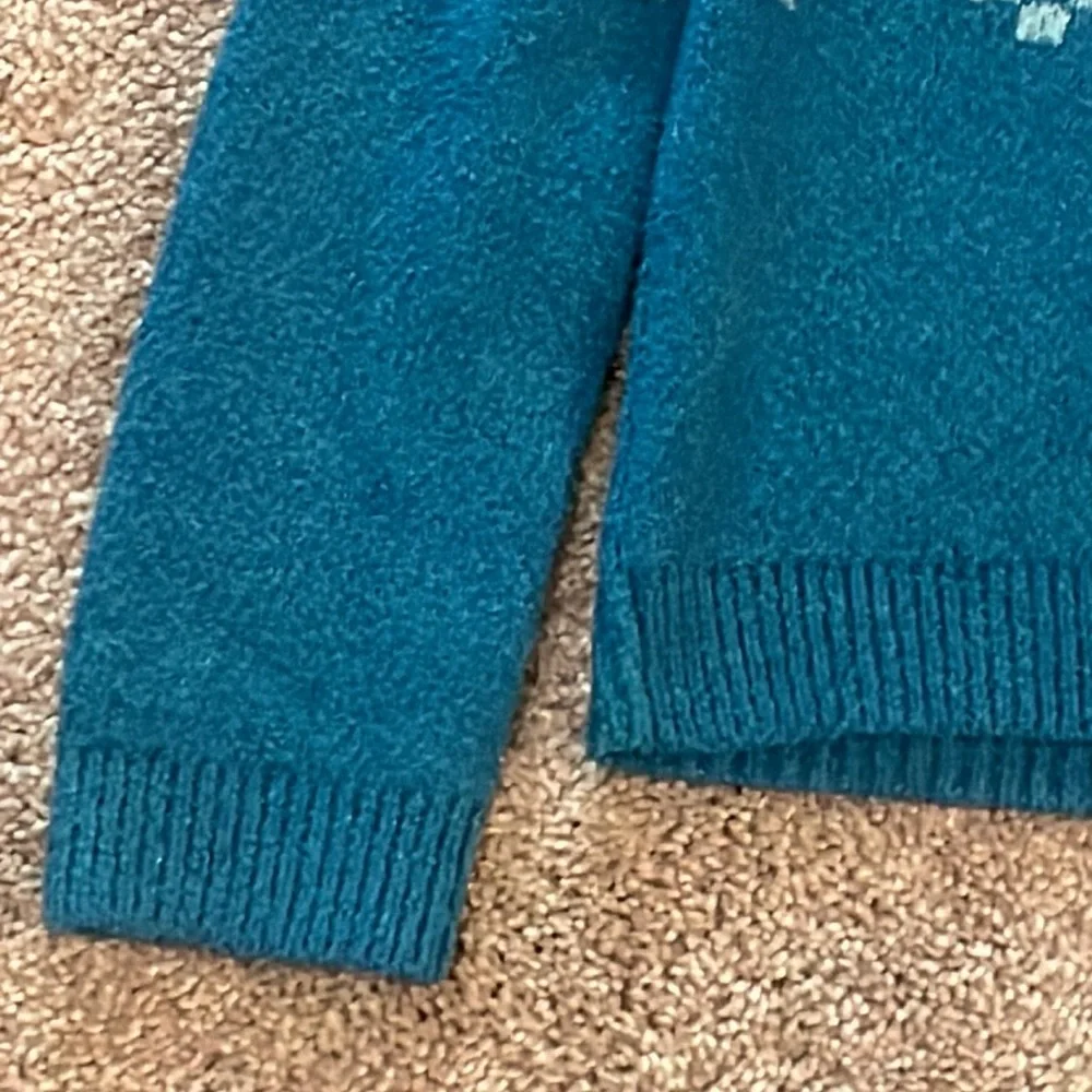 Cat and jack child’s sweater in teal size L super comfy